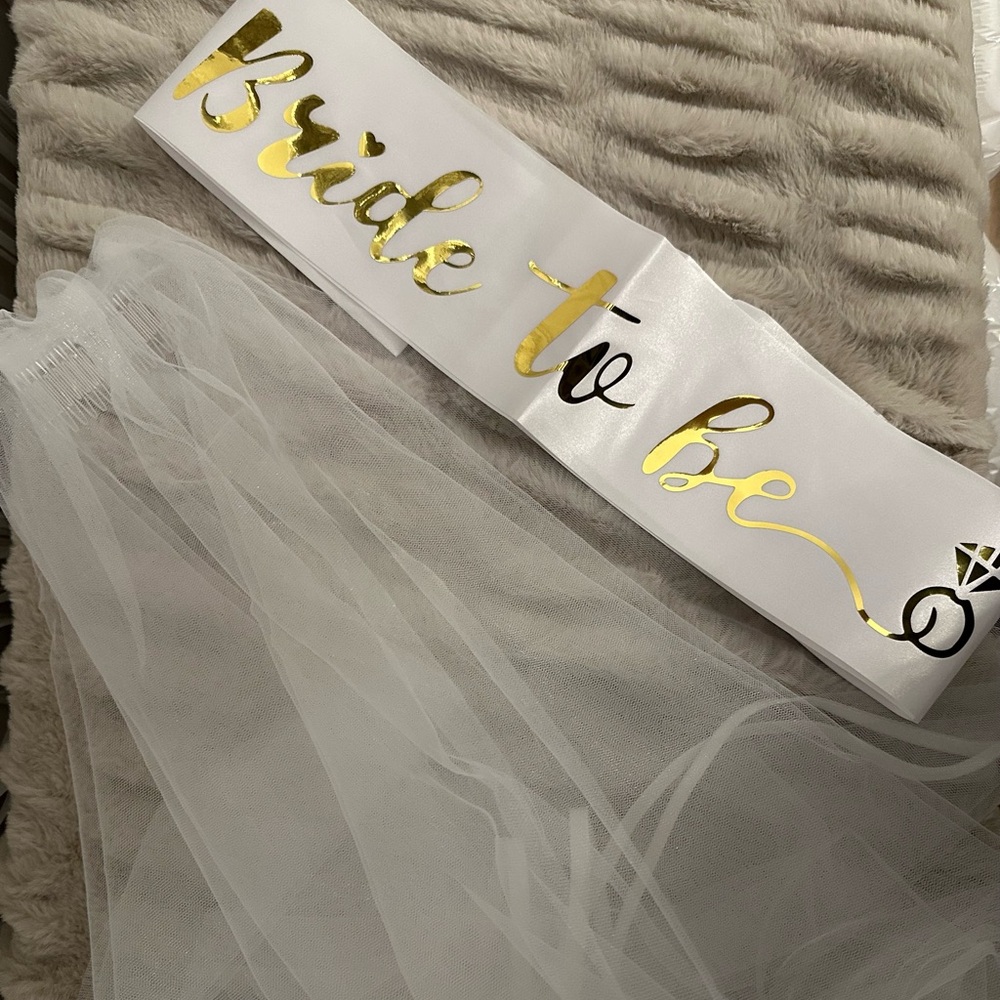 White Bride to Be Sash & Veil